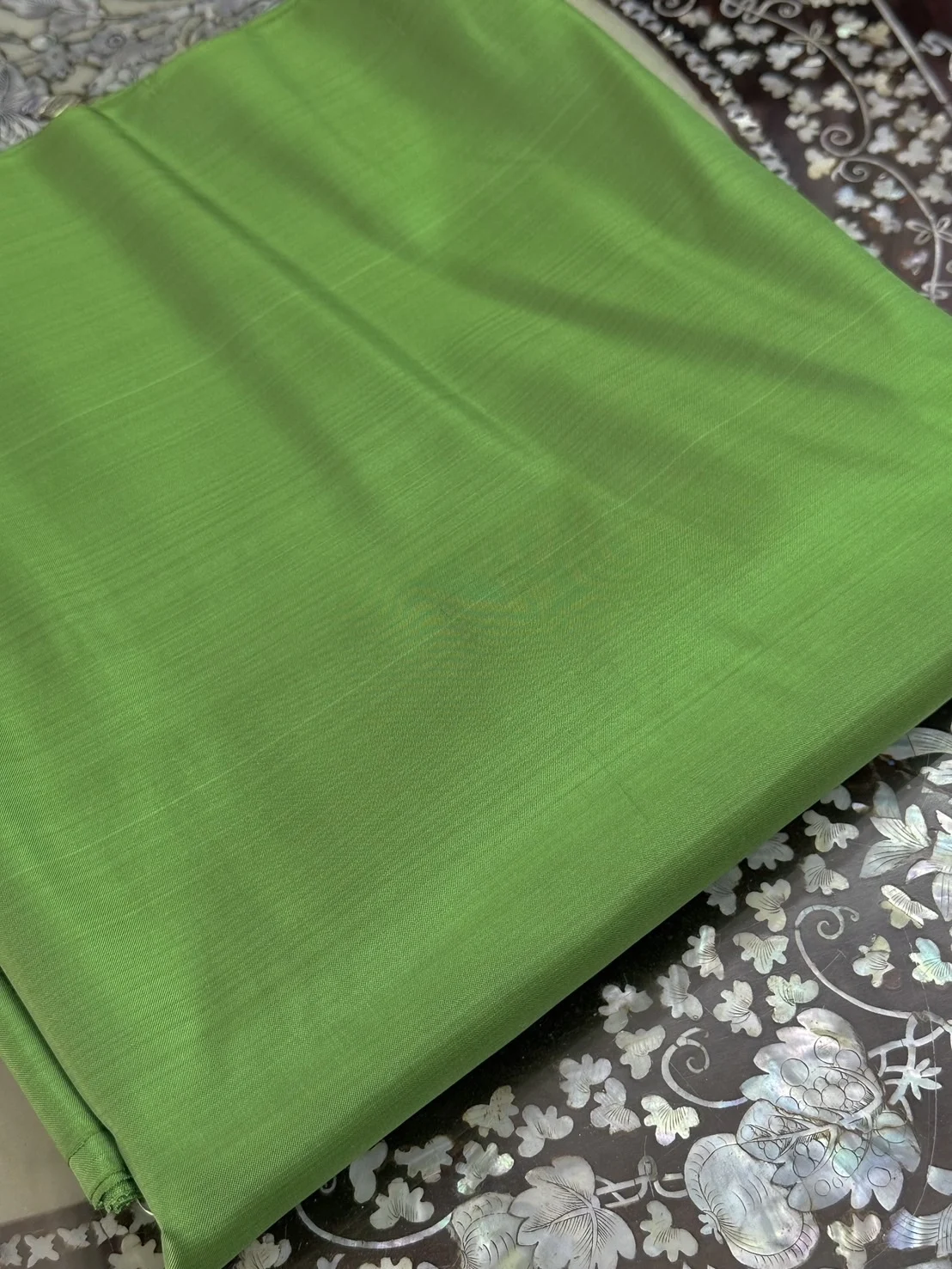Solid-Colour Silk, Smooth Weave, 2-Ply, Jasmine Green