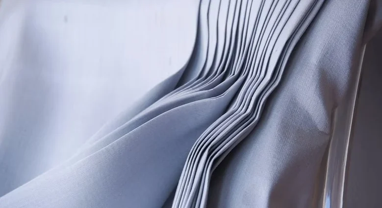 Solid-Colour Silk, Smooth Weave, 4-Ply, Light Blue-Grey