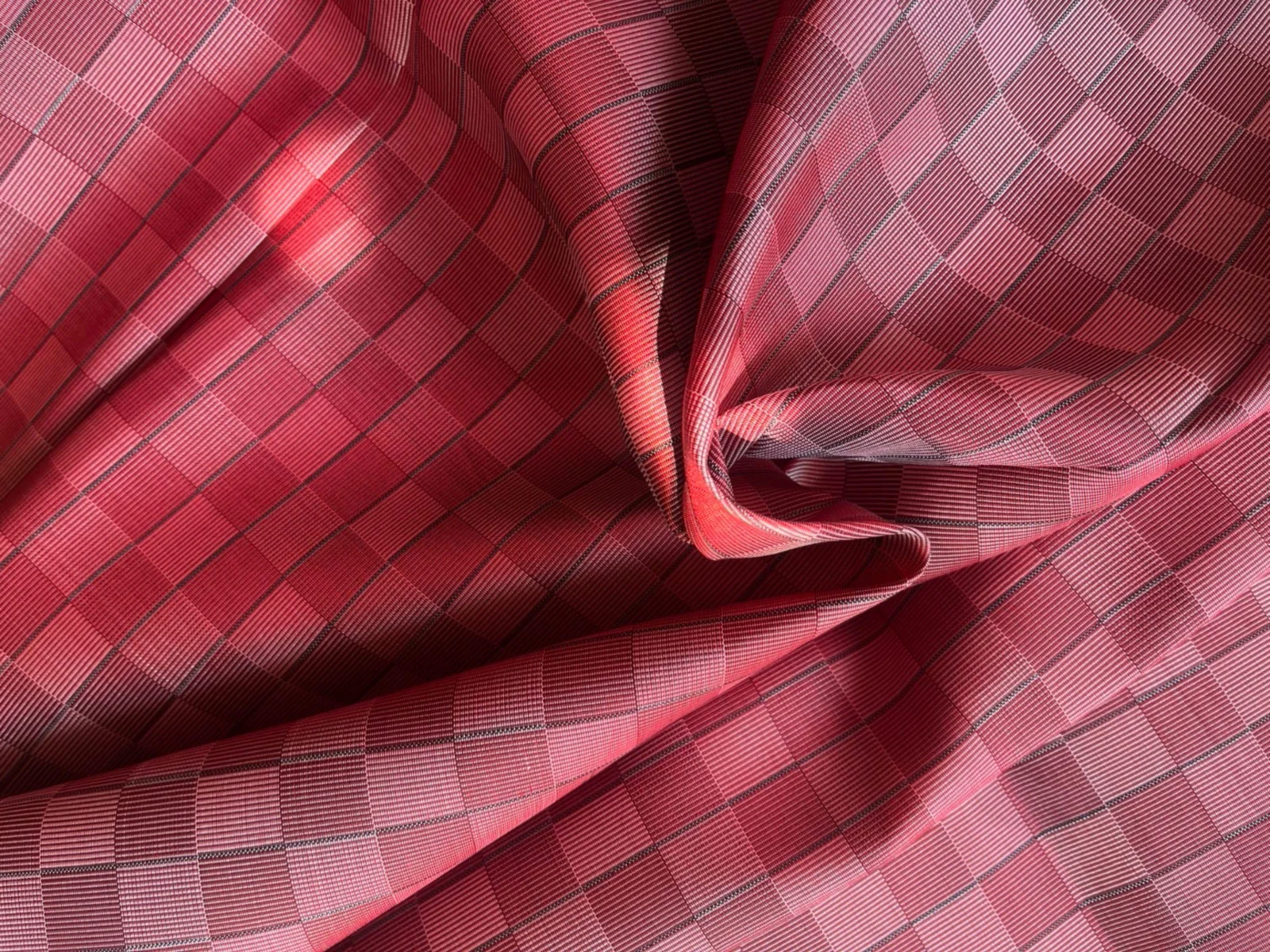 Silk Houndstooth, Red