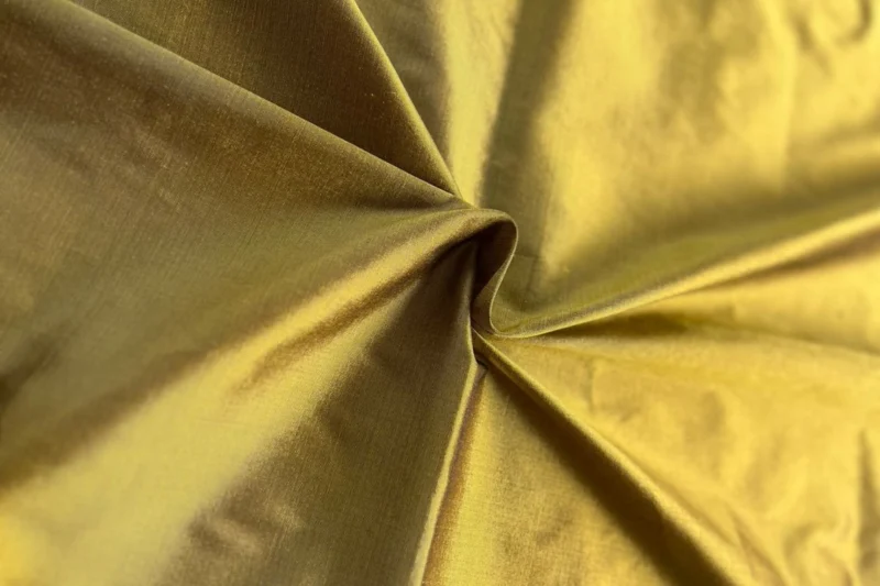 Solid-Colour Silk, Smooth Weave, 2-Ply, Ochre Brown, Green and Brown Shot with Green