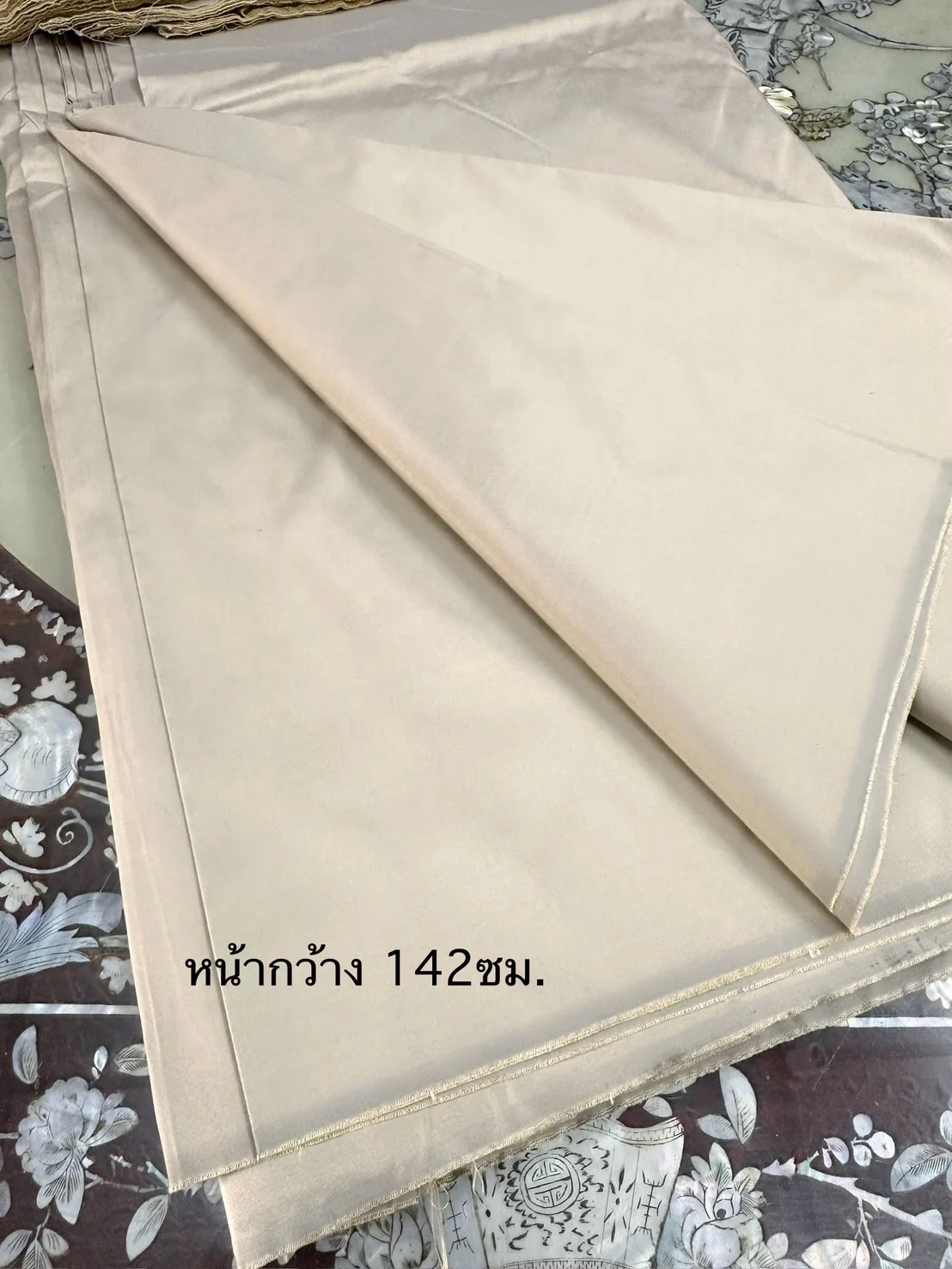 Solid-Colour Silk, Smooth Weave, Wide Width, Light Grey-Cream