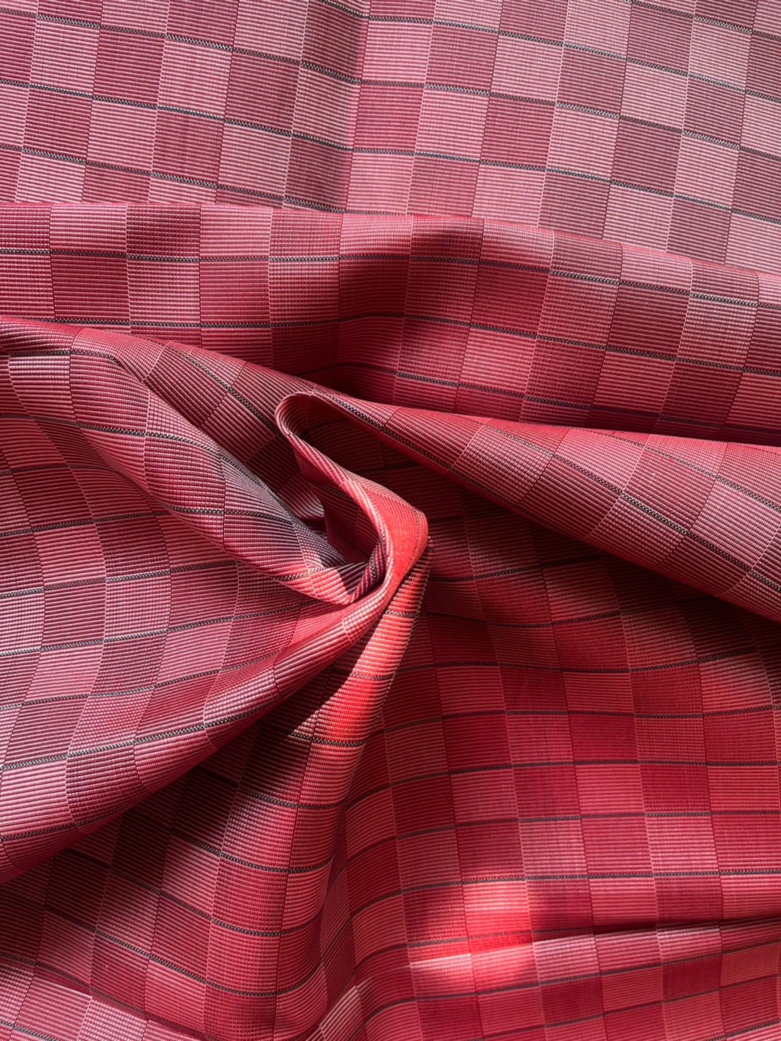 Silk Houndstooth, Red