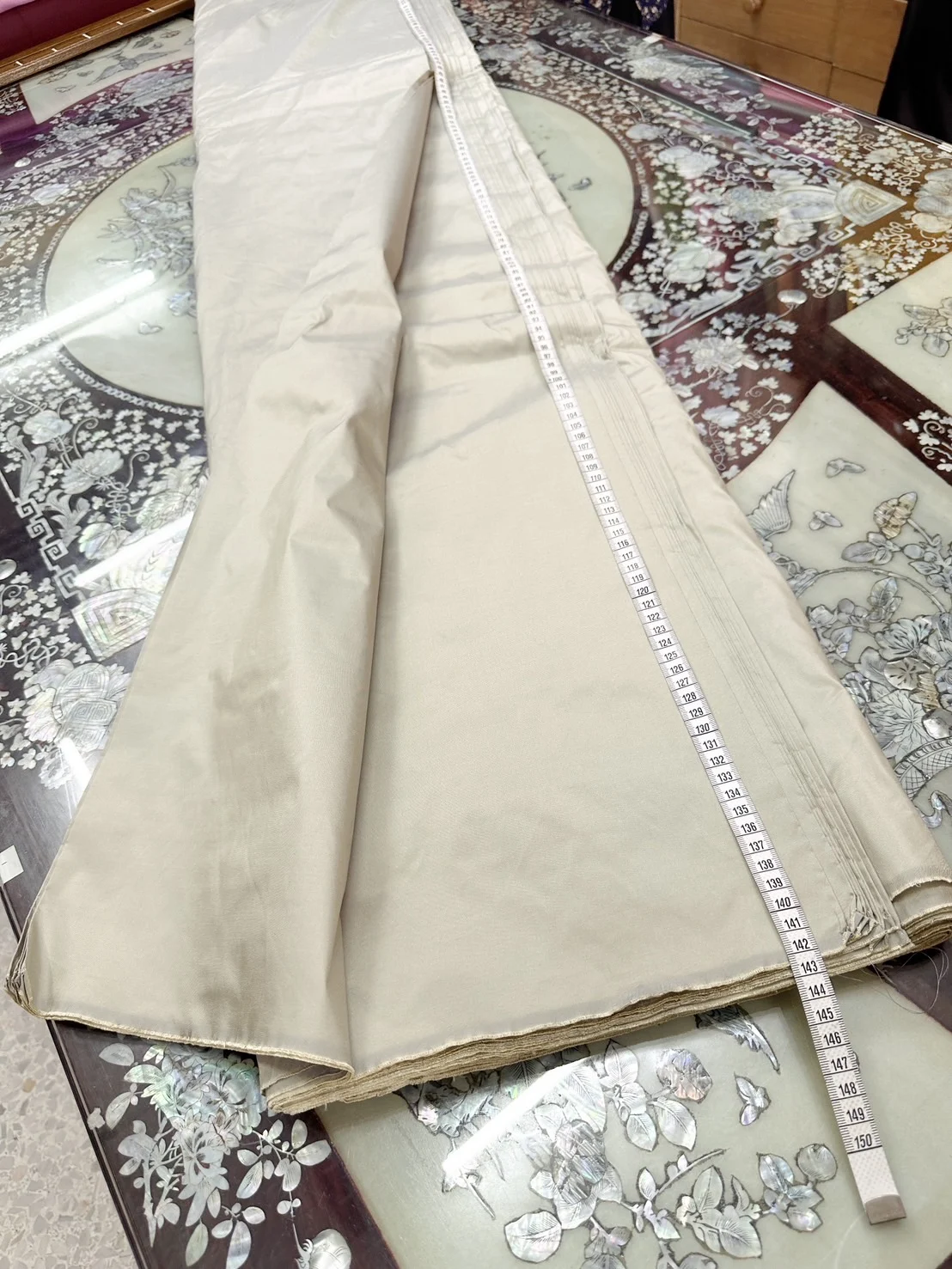 Solid-Colour Silk, Smooth Weave, Wide Width, Light Grey-Cream