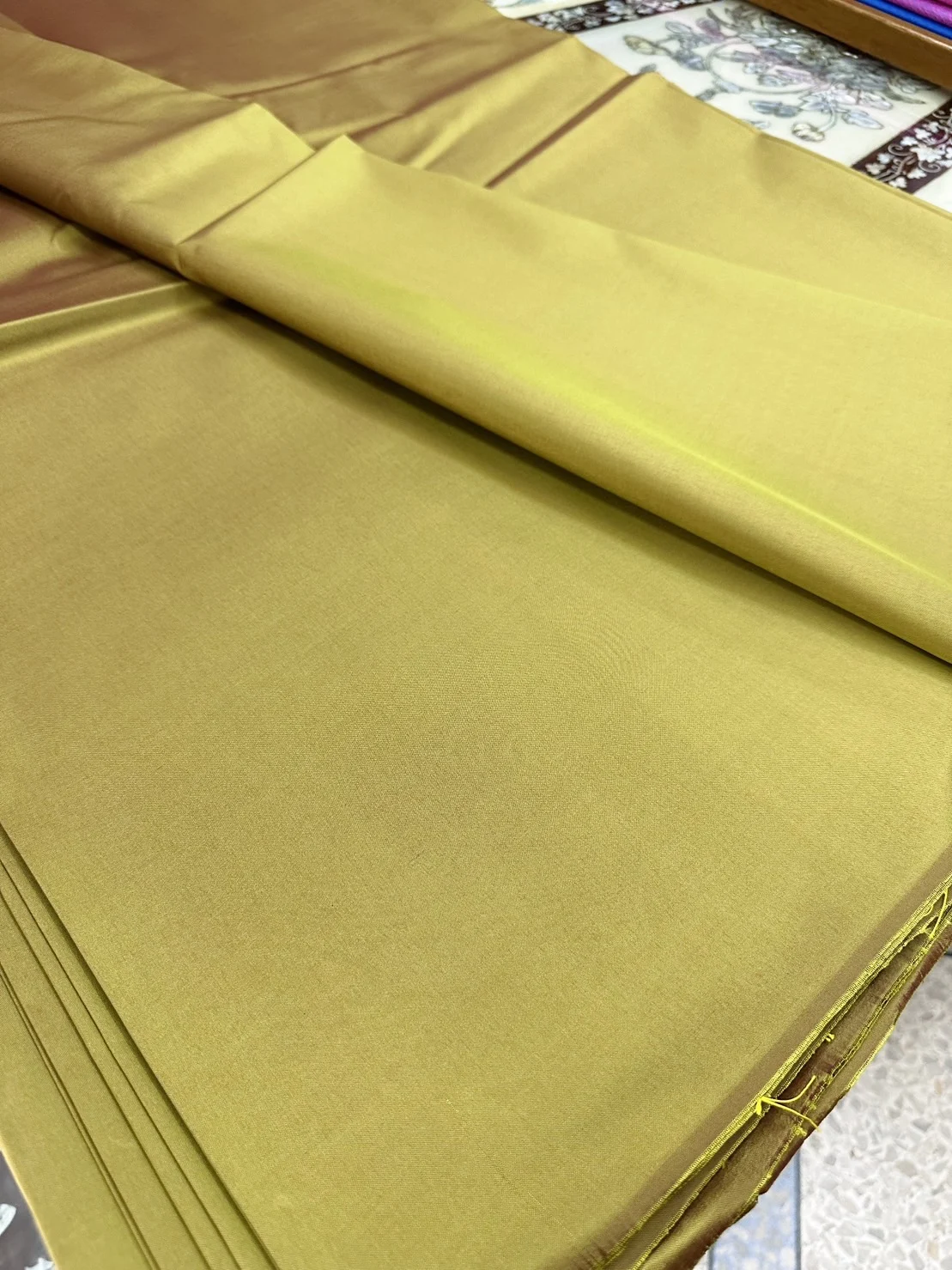 Solid-Colour Silk, Smooth Weave, Heavy Weight, Yellow