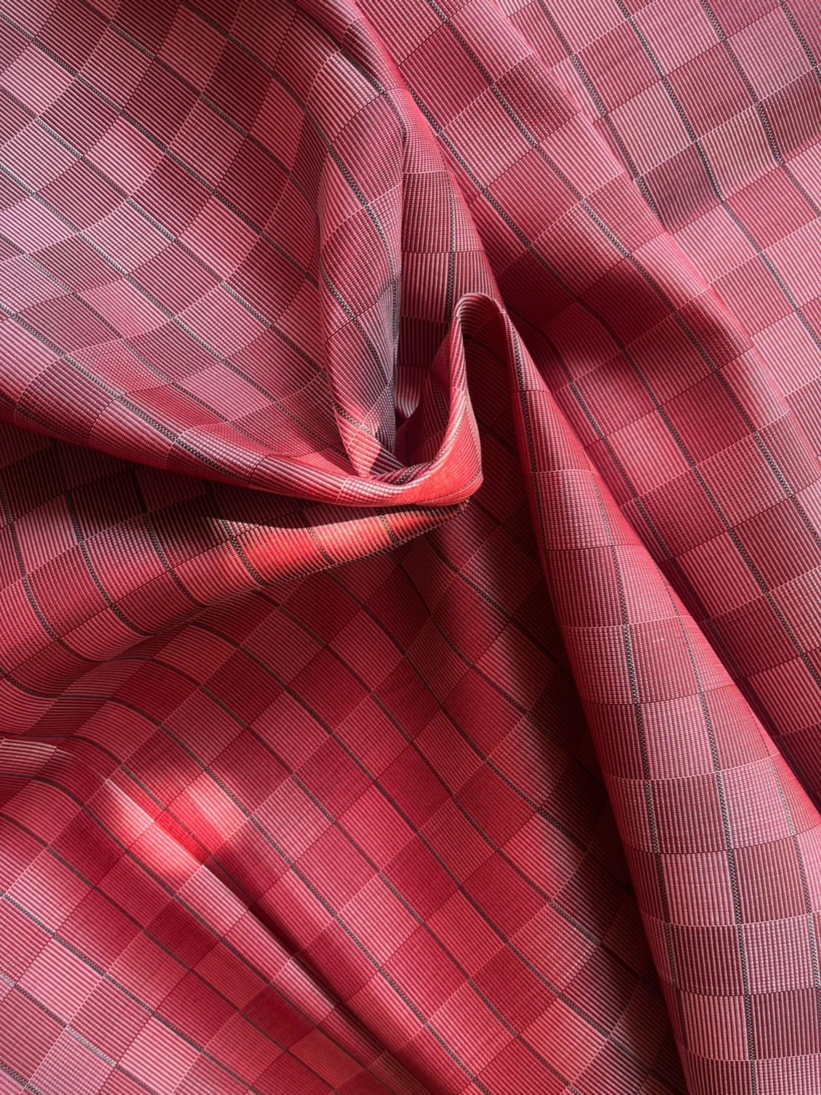 Silk Houndstooth, Red